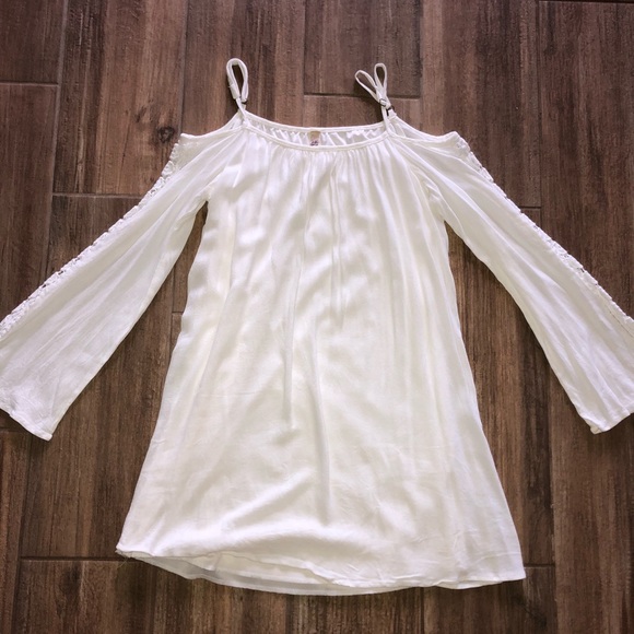 White dress - Picture 1 of 1